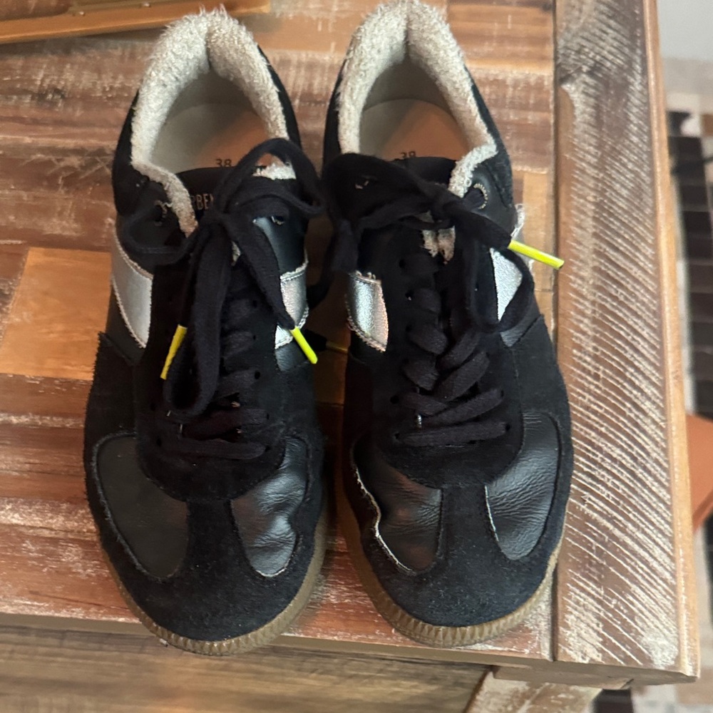 Black and Silver Women's Sneakers - Classic Low-Top Casual Shoe
